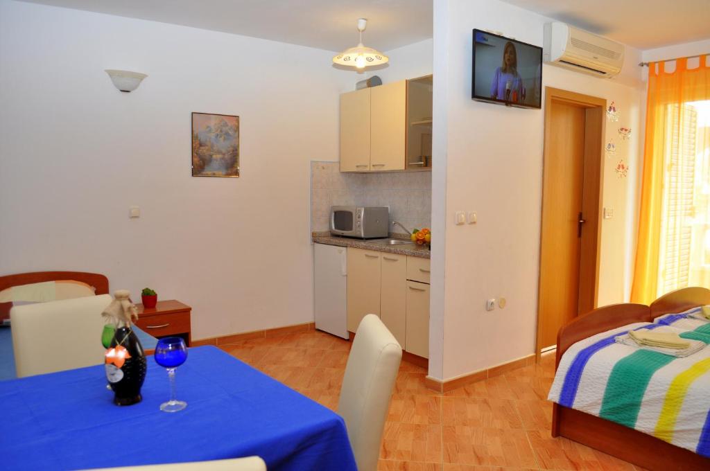 Kuchyň nebo kuchyňský kout v ubytování Apartments Ivica