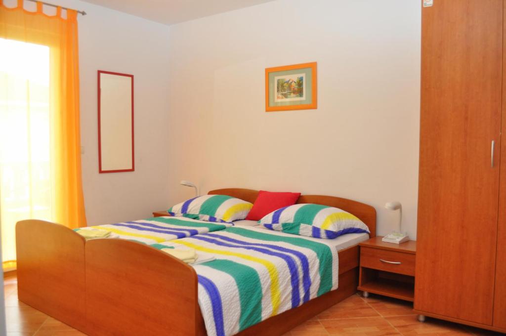 Postel nebo postele na pokoji v ubytování Apartments Ivica
