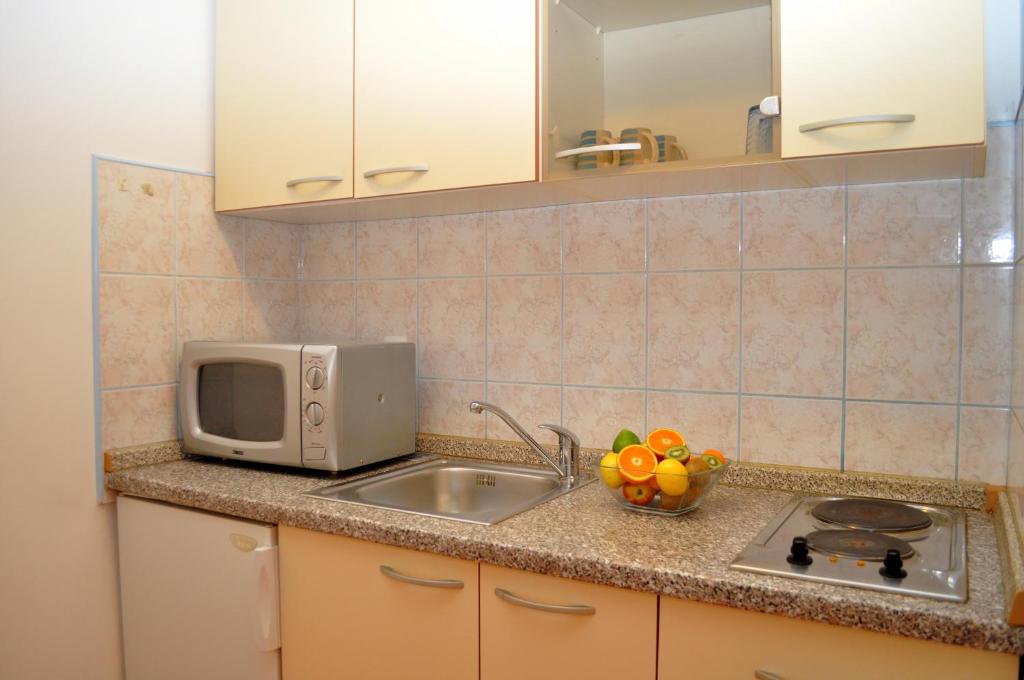 Kuchyň nebo kuchyňský kout v ubytování Apartments Ivica