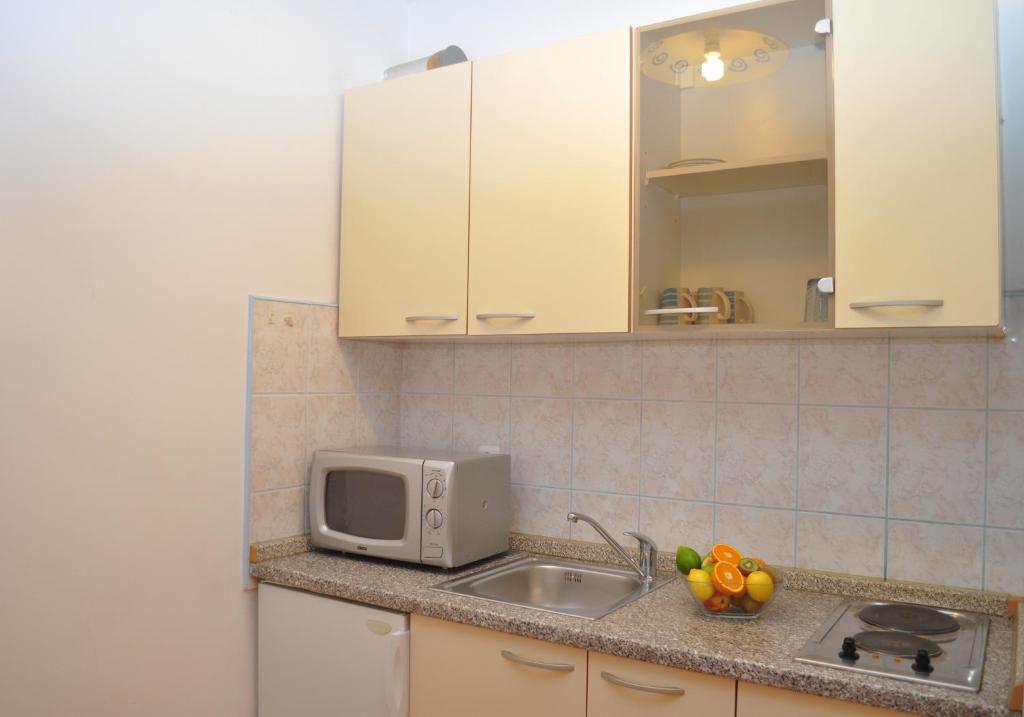 Kuchyň nebo kuchyňský kout v ubytování Apartments Ivica