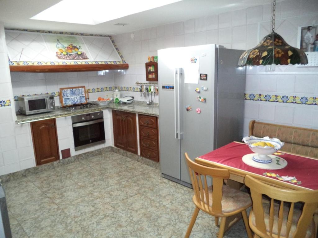 A kitchen or kitchenette at "La Chacra" Casa Típica Valenciana