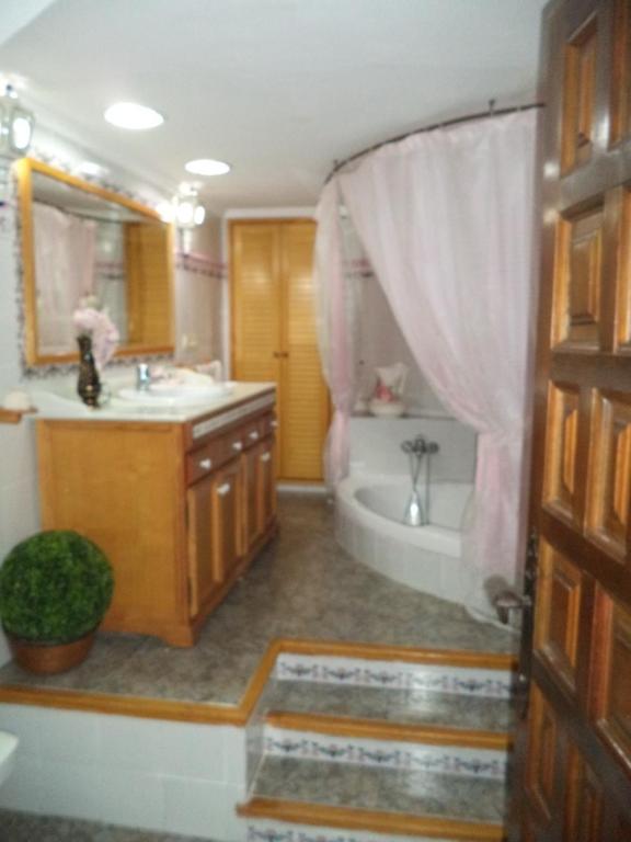 A bathroom at "La Chacra" Casa Típica Valenciana