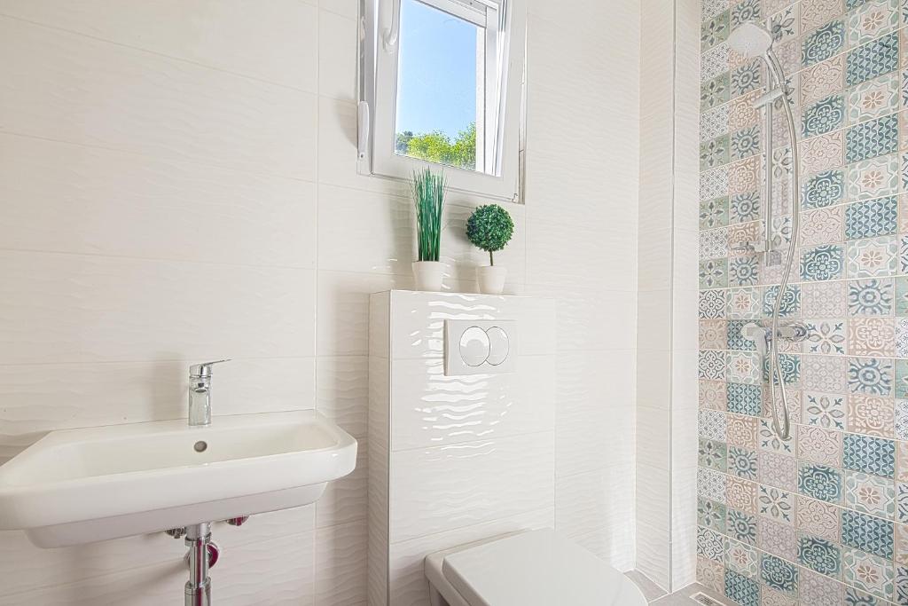 Chiron Apartments - 13