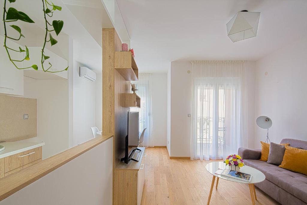 Chiron Apartments - 12