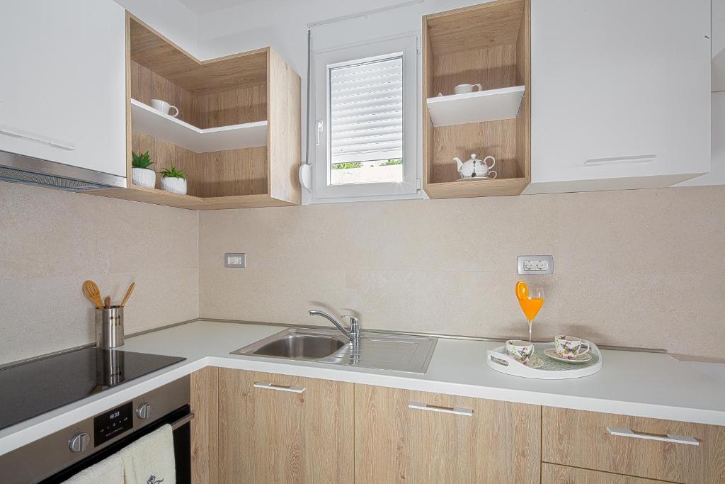 Chiron Apartments - 11