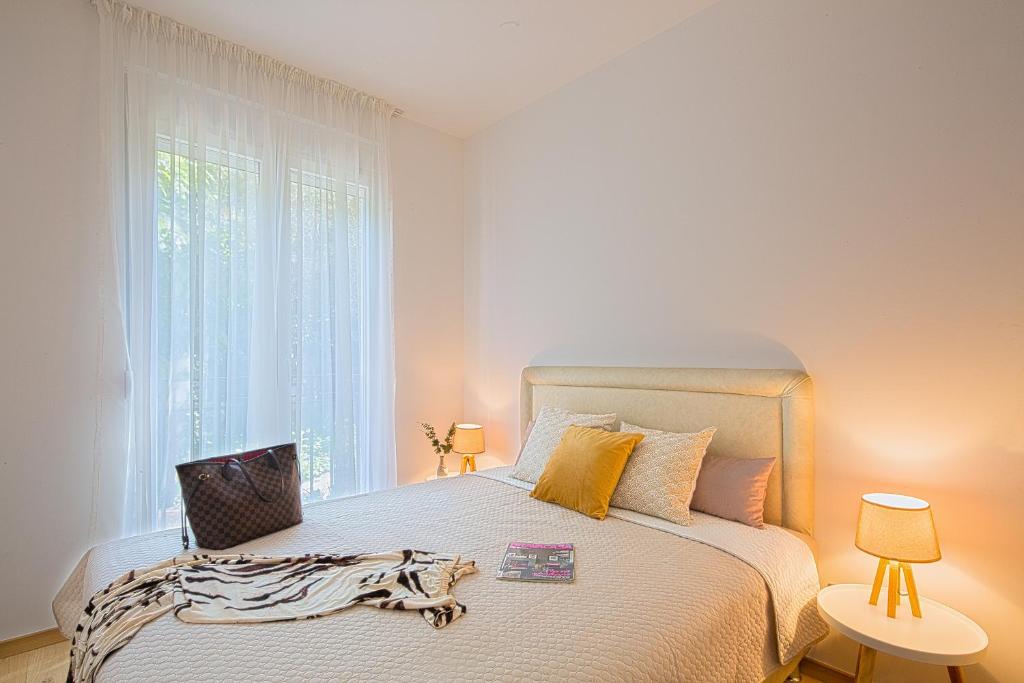 Chiron Apartments - 9