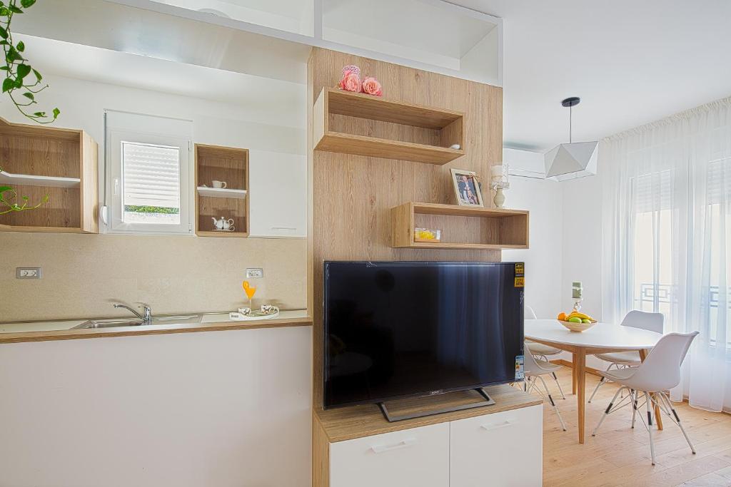 Chiron Apartments - 7