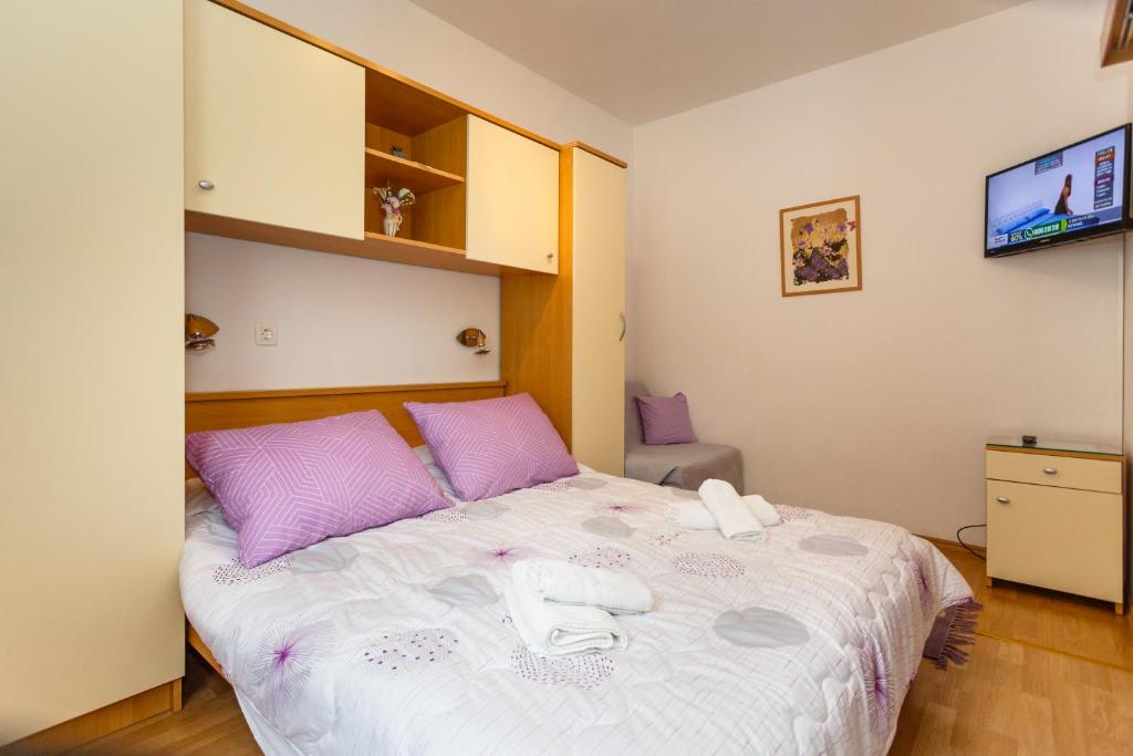 Łóżko lub łóżka w pokoju w obiekcie Villa Rosi