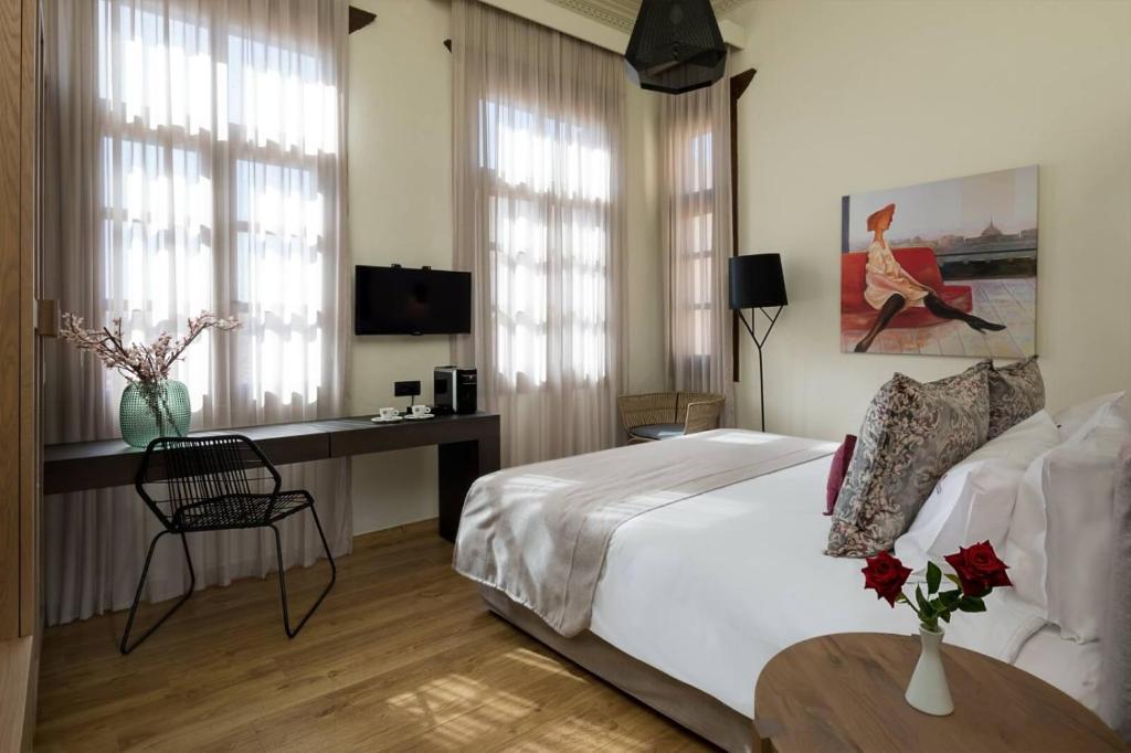 TV a/nebo společenská místnost v ubytování ELG Contessa Boutique Hotel