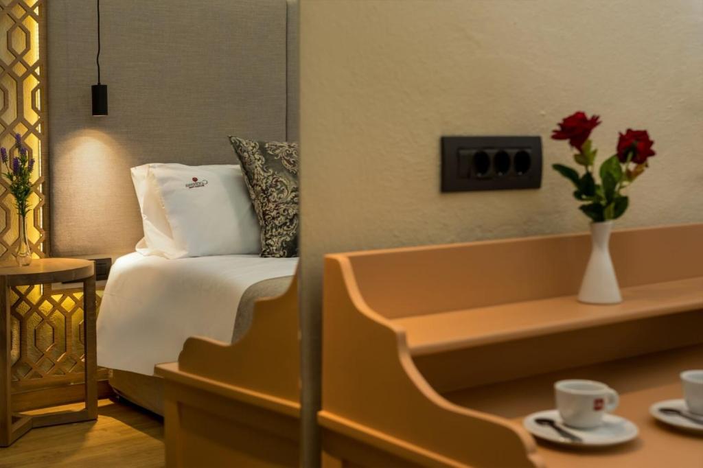 Postel nebo postele na pokoji v ubytování ELG Contessa Boutique Hotel