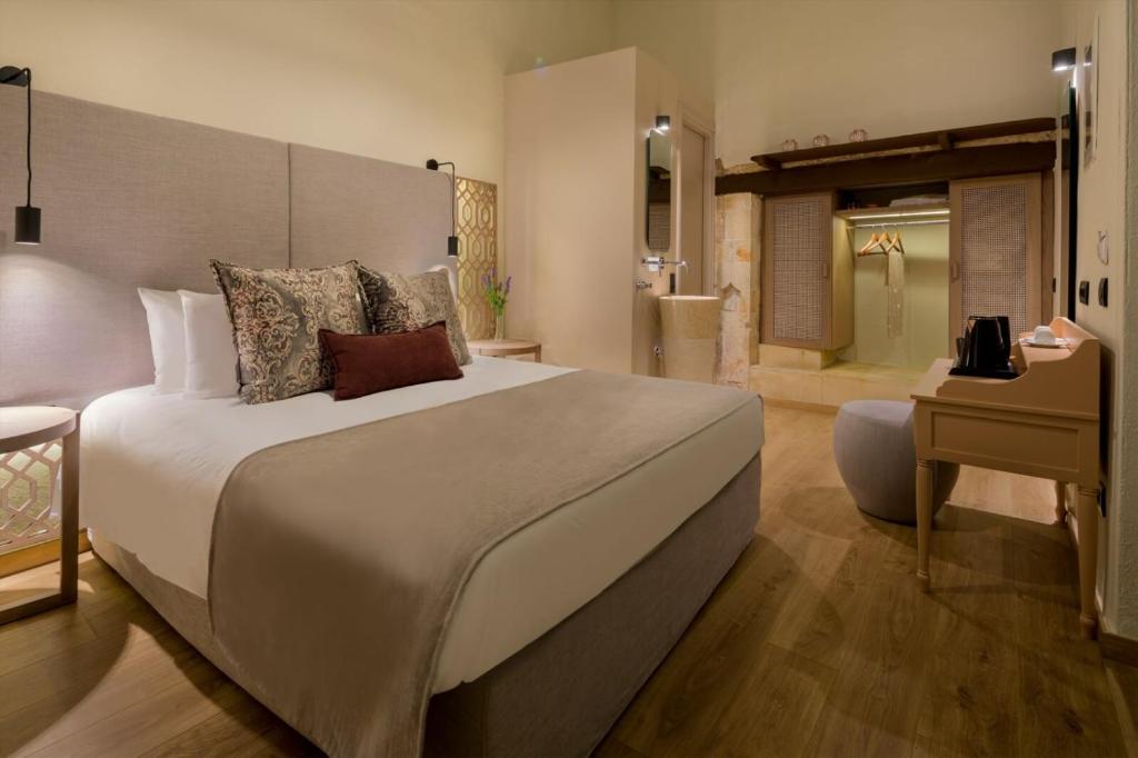 Postel nebo postele na pokoji v ubytování ELG Contessa Boutique Hotel