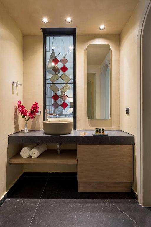 Koupelna v ubytování ELG Contessa Boutique Hotel