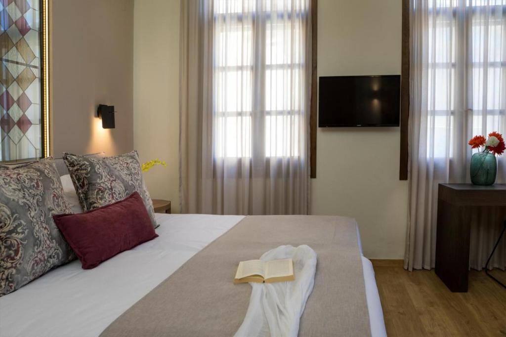 Postel nebo postele na pokoji v ubytování ELG Contessa Boutique Hotel