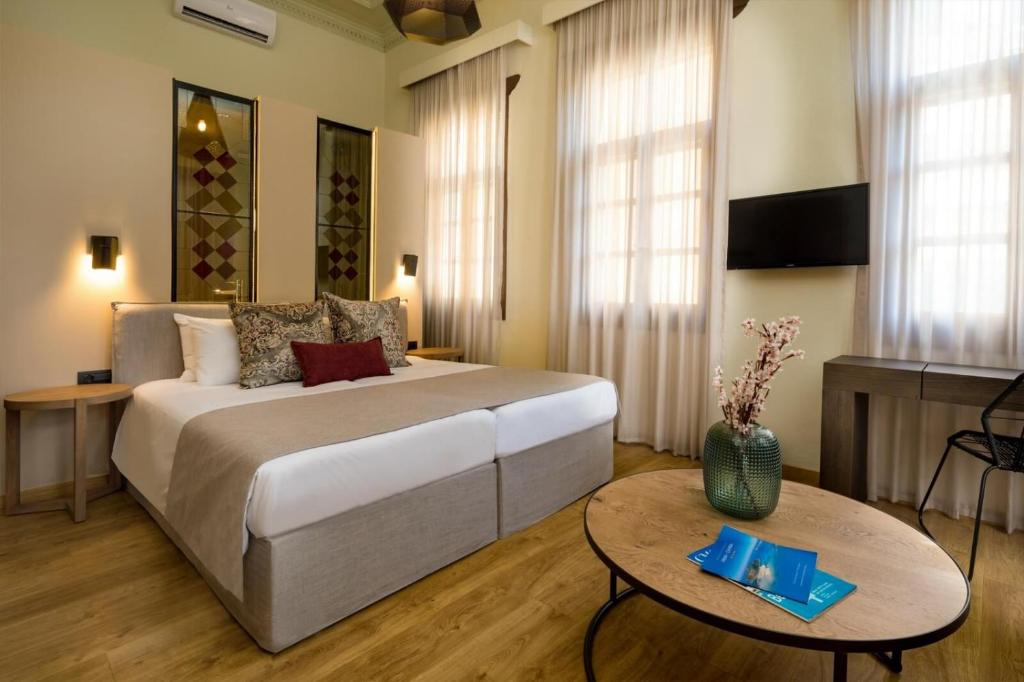 Postel nebo postele na pokoji v ubytování ELG Contessa Boutique Hotel