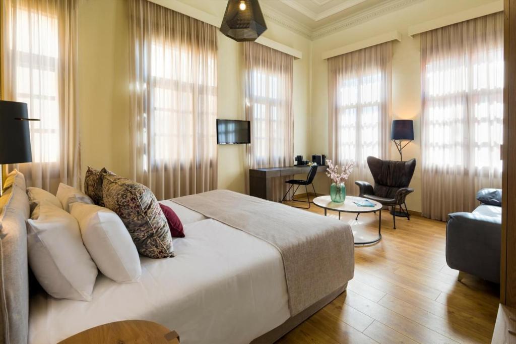 Postel nebo postele na pokoji v ubytování ELG Contessa Boutique Hotel