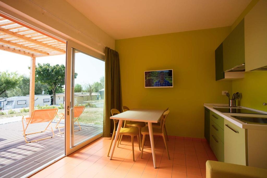 Kuchyň nebo kuchyňský kout v ubytování Camping Continental