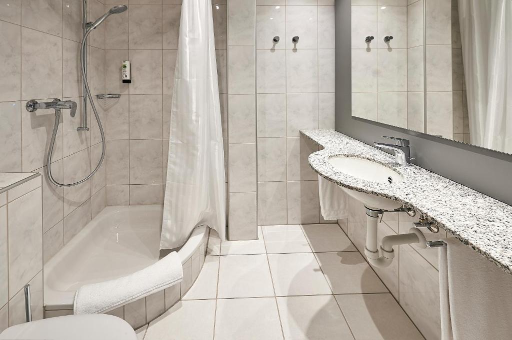 Koupelna v ubytování Hotel Central Luzern