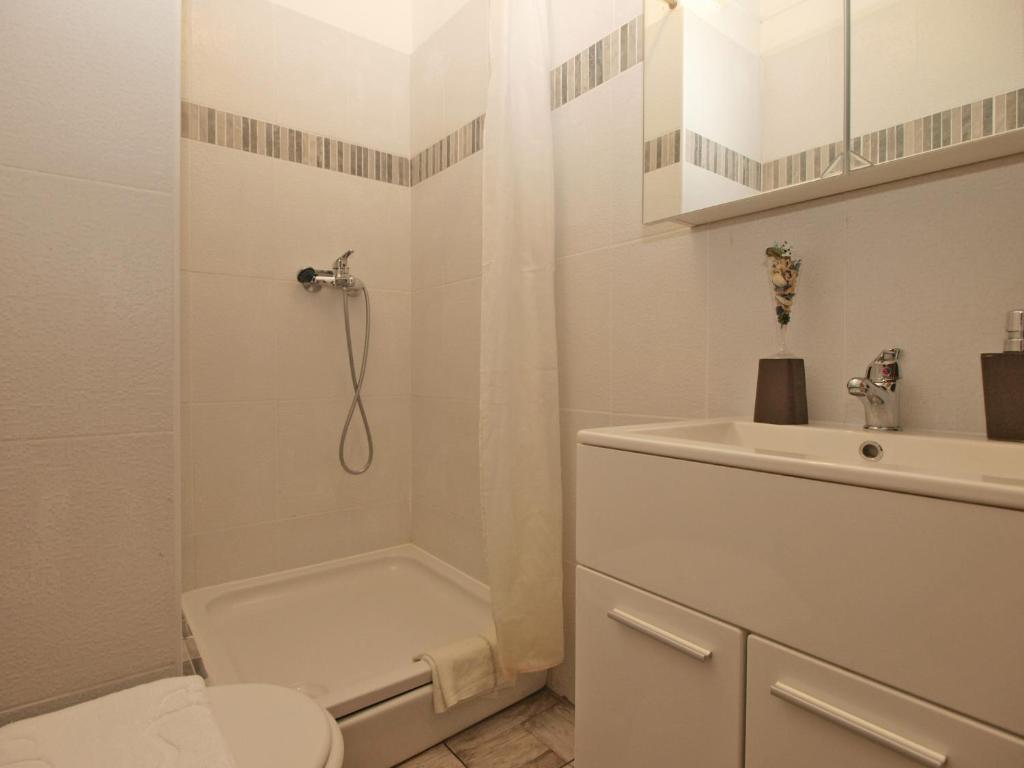 Kúpeľňa v ubytovaní Apartments Davor 1676