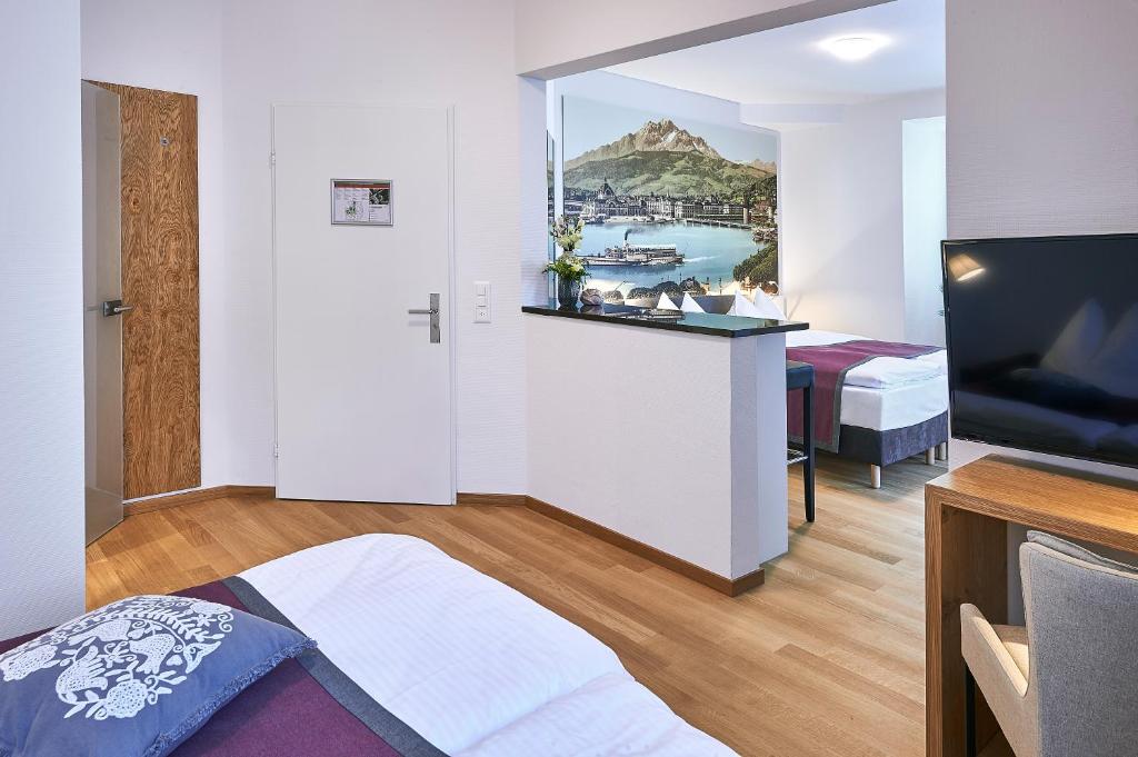 Hotel Central Luzern - Resim 39
