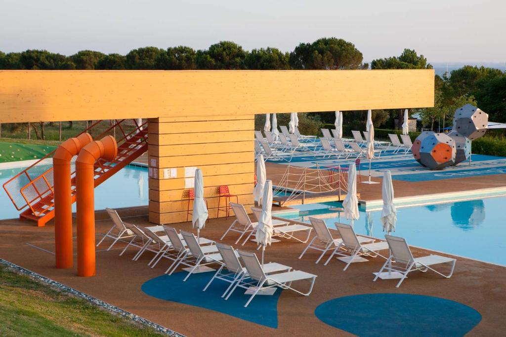 Bazén v ubytování Camping Continental nebo v jeho okolí