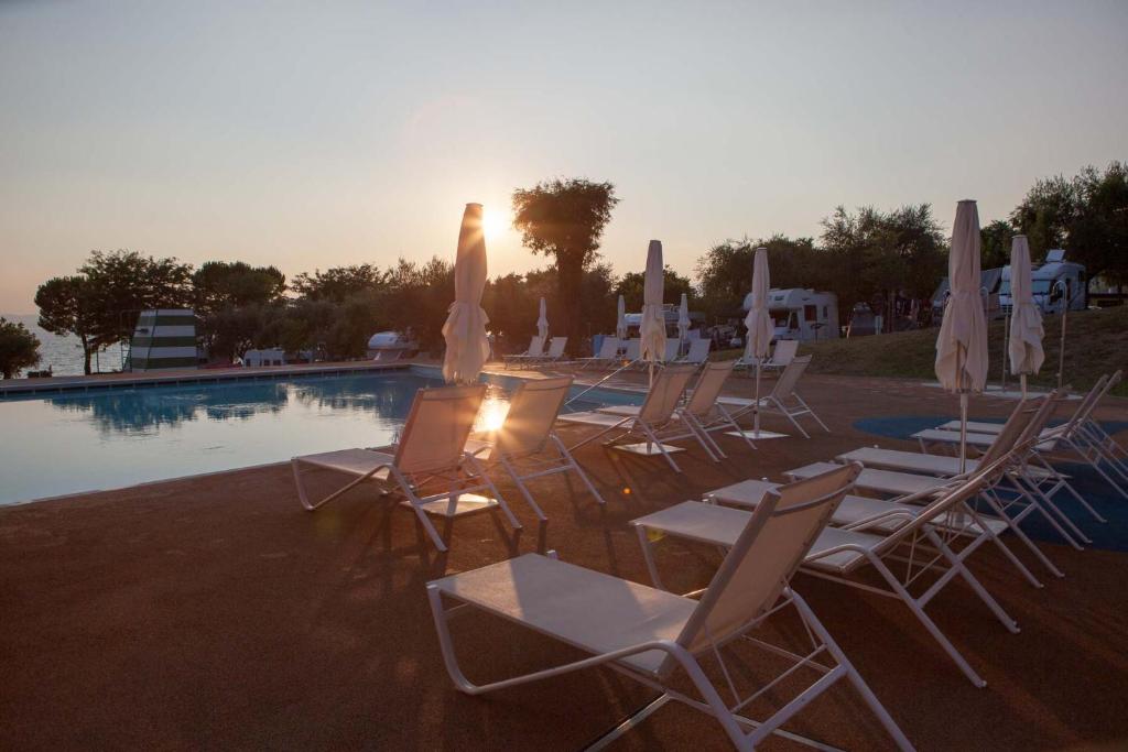 Bazén v ubytování Camping Continental nebo v jeho okolí