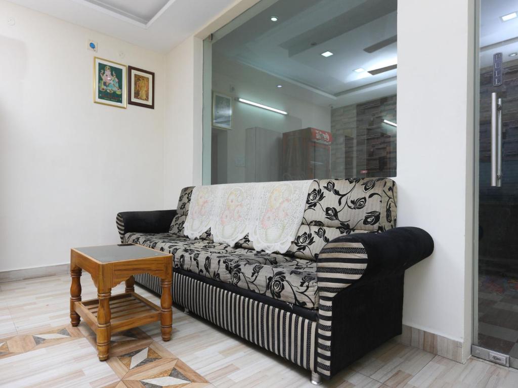 Posezení v ubytování Maruthi Residency