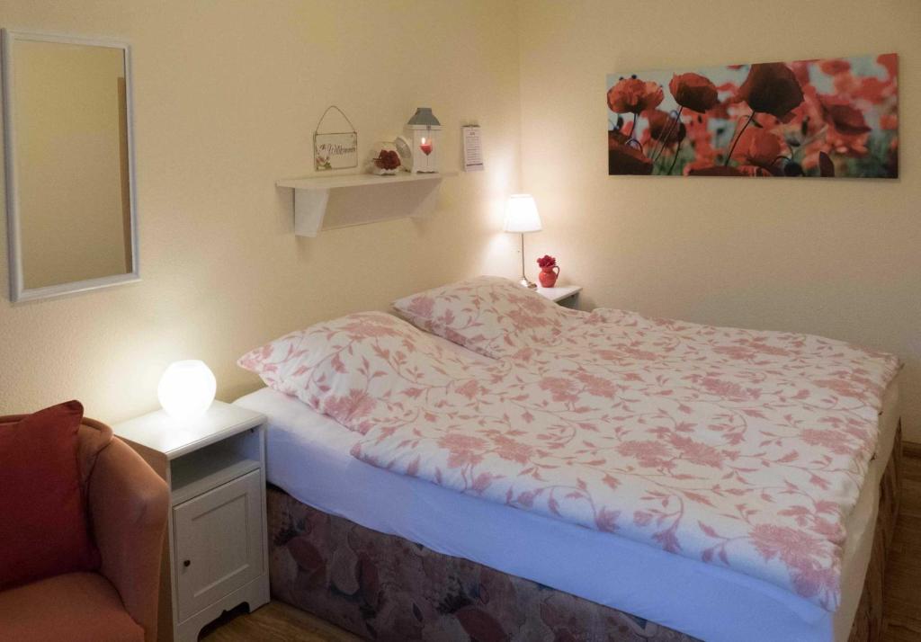 Postel nebo postele na pokoji v ubytování Pension im Adventhaus