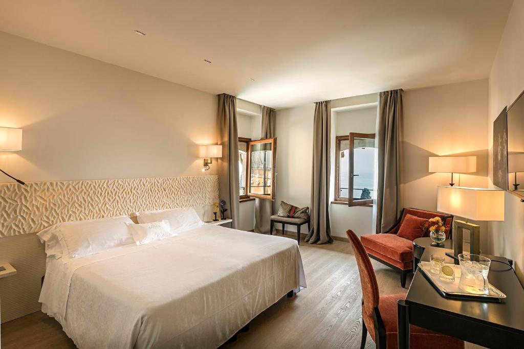 Postel nebo postele na pokoji v ubytování Hotel Laurin