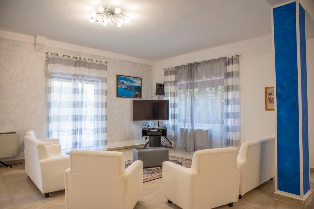 TV a/nebo společenská místnost v ubytování Hotel Ulisse