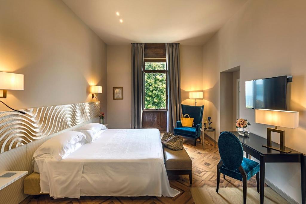 Postel nebo postele na pokoji v ubytování Hotel Laurin