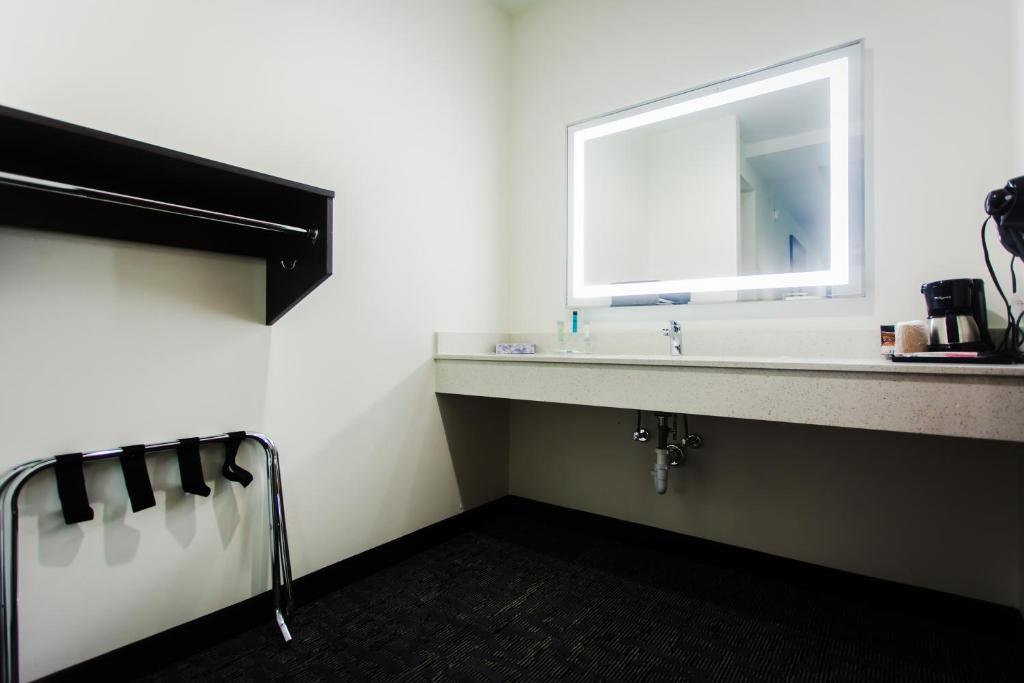 Palacio Royale Inn Boutique Katy - Queen Room - Disability Access