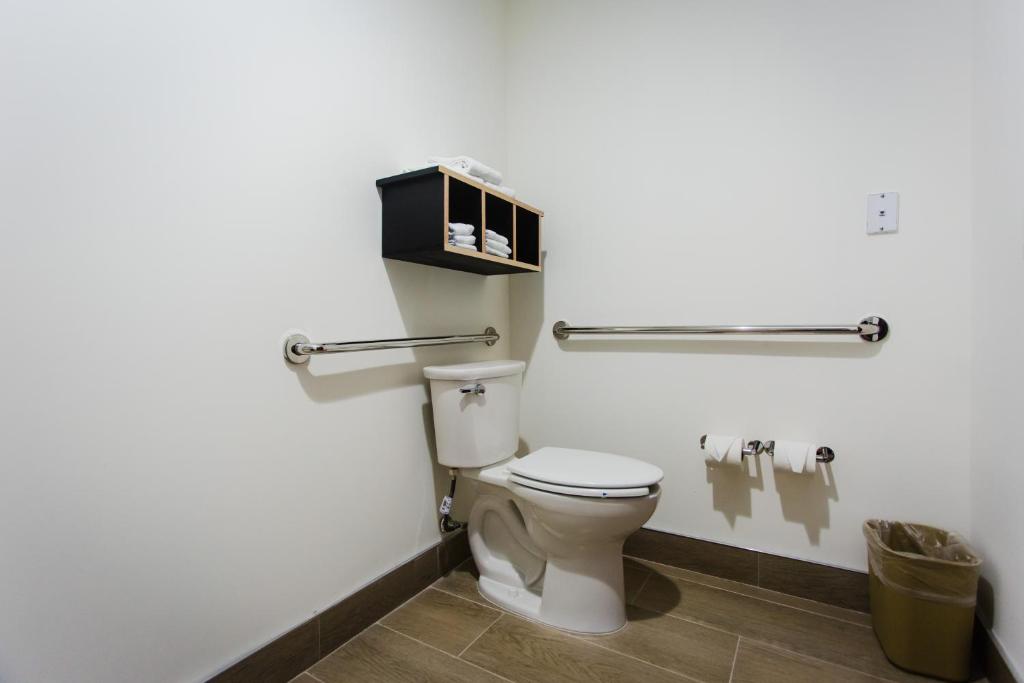 Palacio Royale Inn Boutique Katy - King Room - Disability Access