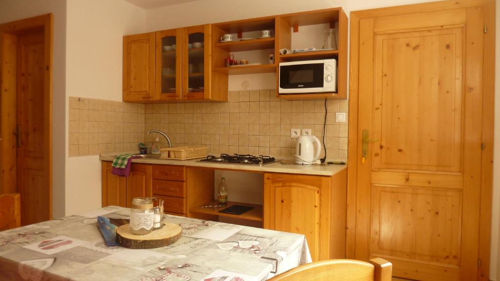 Kuchyň nebo kuchyňský kout v ubytování Apartment Majerčák