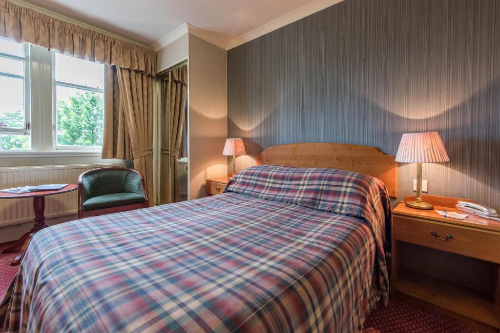 Postel nebo postele na pokoji v ubytování Ben Nevis Hotel & Leisure Club