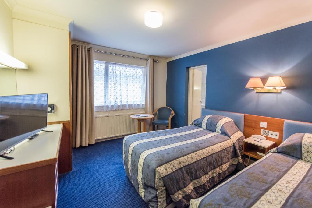 Postel nebo postele na pokoji v ubytování Ben Nevis Hotel & Leisure Club