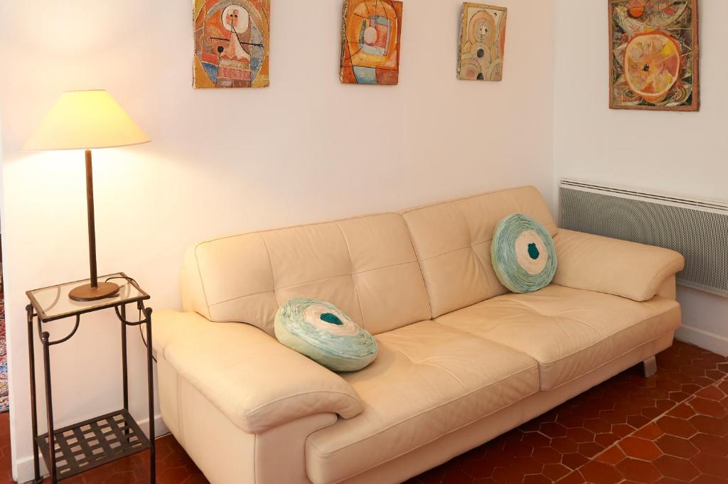 Posezení v ubytování La Grande Maison De Nans