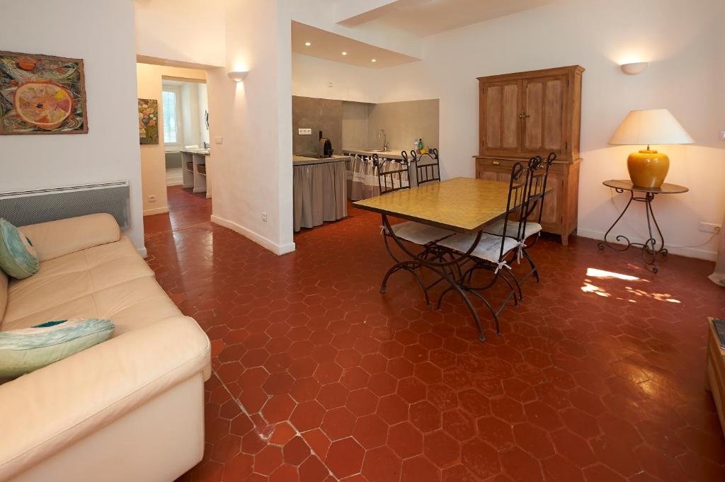 Posezení v ubytování La Grande Maison De Nans