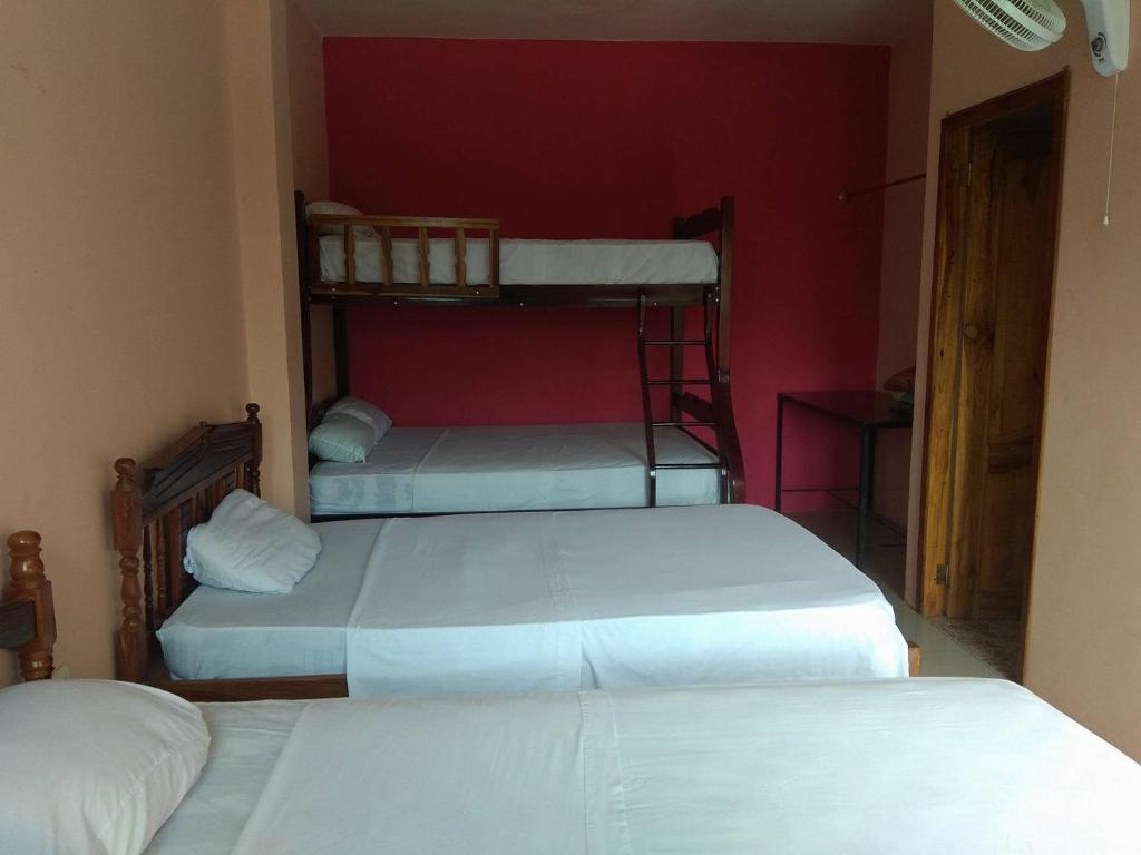 Postel nebo postele na pokoji v ubytování Hostal Alcazaba