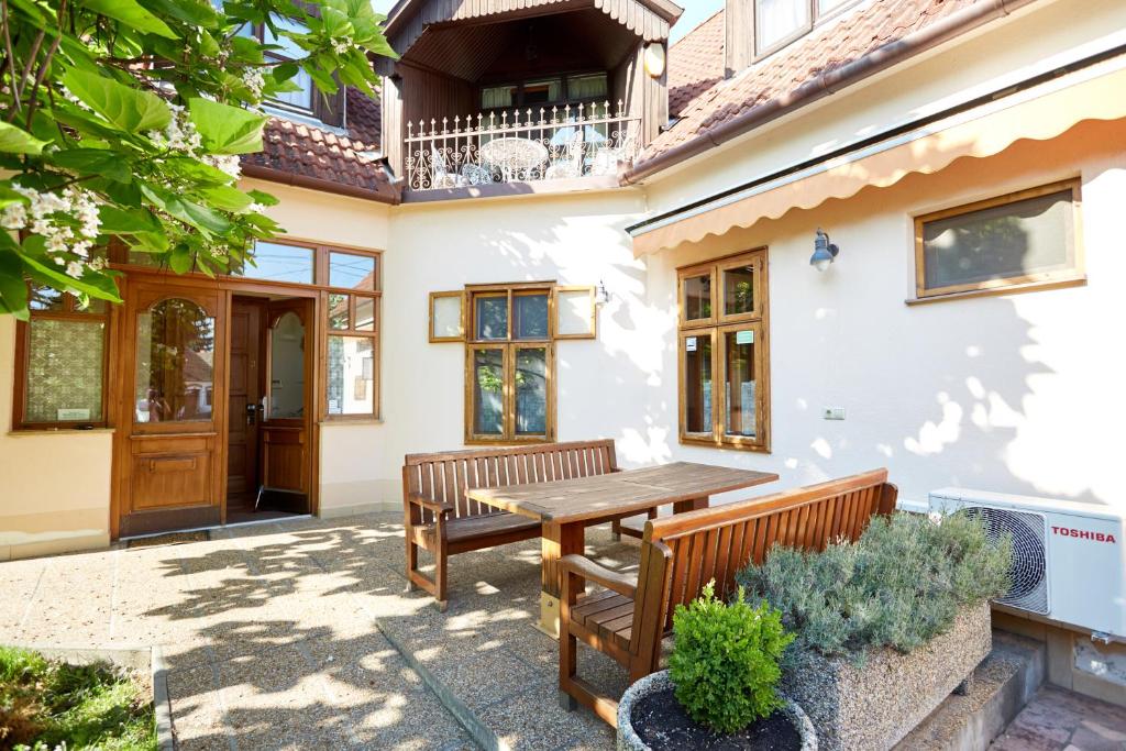 Sarok Vendégház, Villány, Hungary - Booking.com