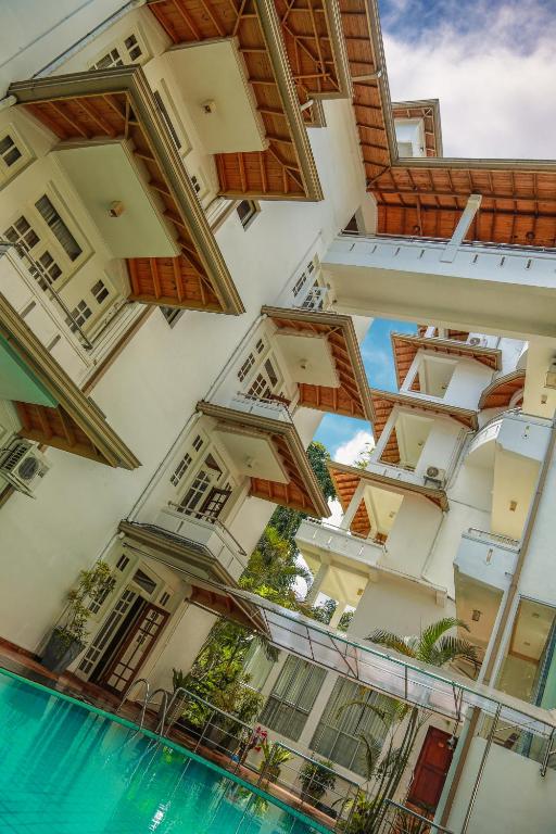 Bazén v ubytování Oak Ray Serene Garden Hotel nebo v jeho okolí