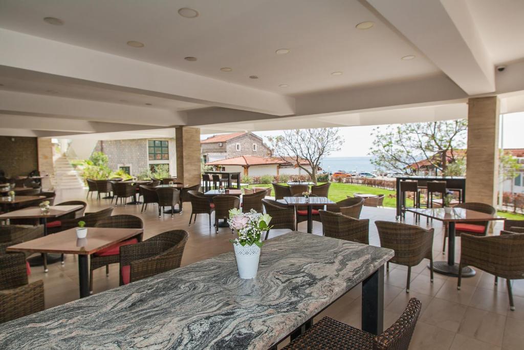 Restoran ili drugo mesto za obedovanje u objektu Hotel Sato Conference & SPA Resort