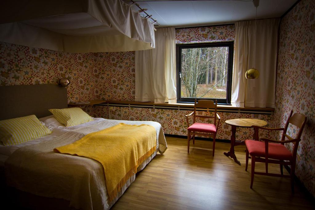 Säng eller sängar i ett rum på Vallåsens Värdshus STF Hostel