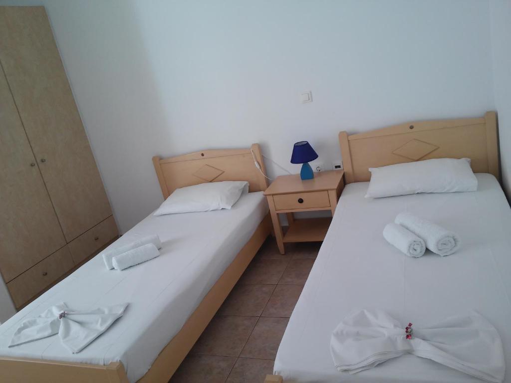 Postel nebo postele na pokoji v ubytování Studios Αγκυρα