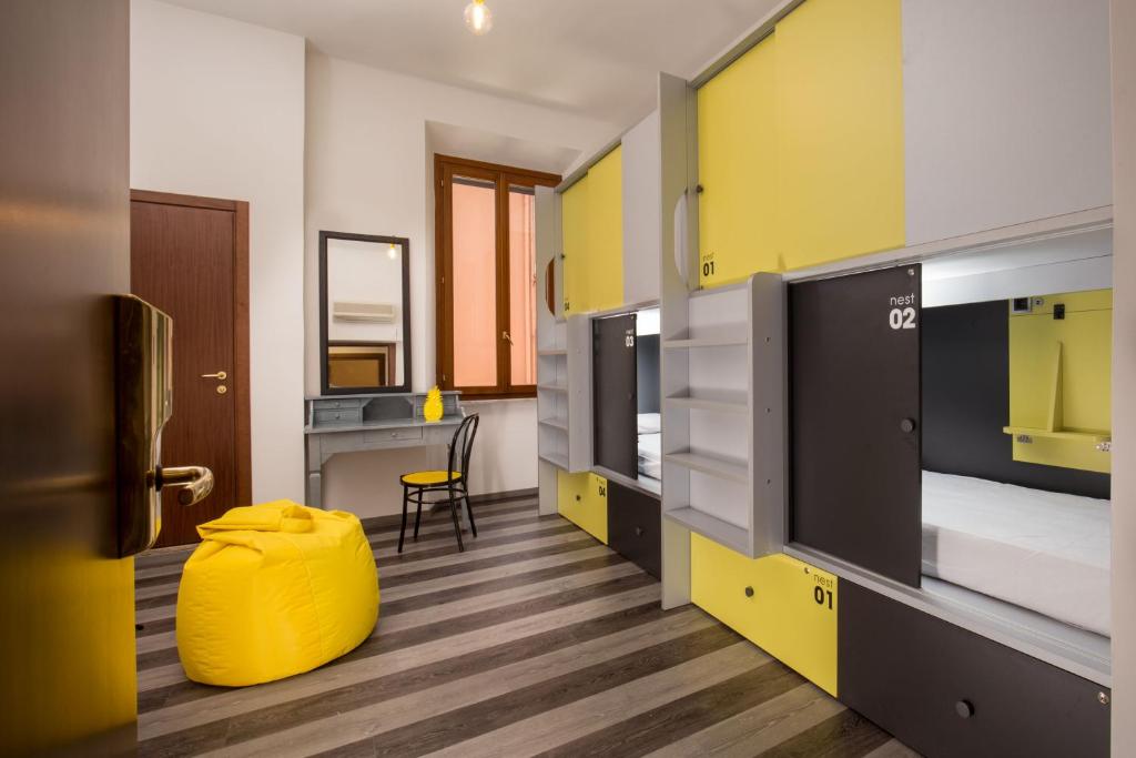 
A television and/or entertainment center at Free Hostels Roma
