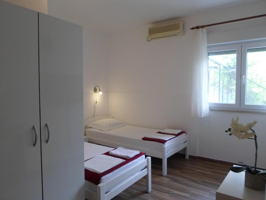 Ένα ή περισσότερα κρεβάτια σε δωμάτιο στο Apartments Marin Tomas