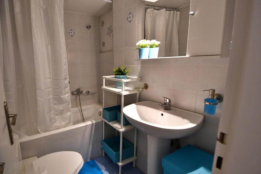 Kúpeľňa v ubytovaní Top Koukaki Location 3rd floor 2bdr