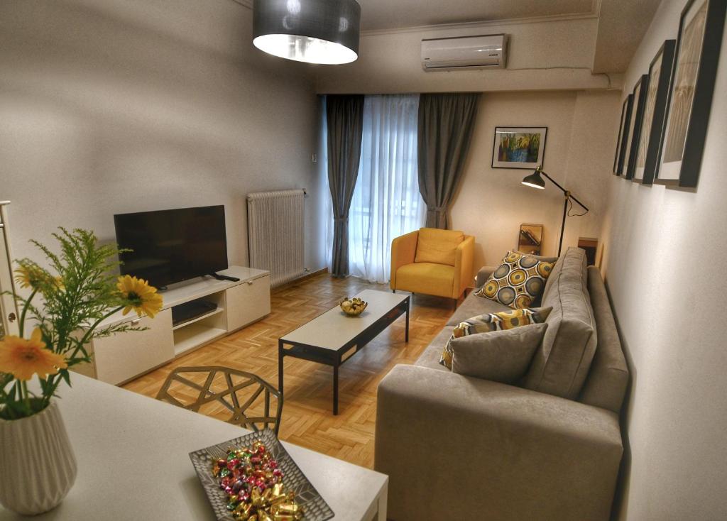 Televízia a/alebo spoločenská miestnosť v ubytovaní Top Koukaki Location 3rd floor 2bdr