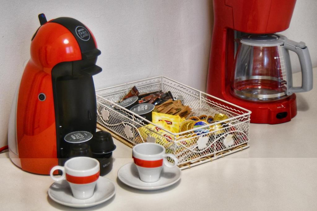 Príslušenstvo na prípravu kávy alebo čaju v ubytovaní Top Koukaki Location 3rd floor 2bdr