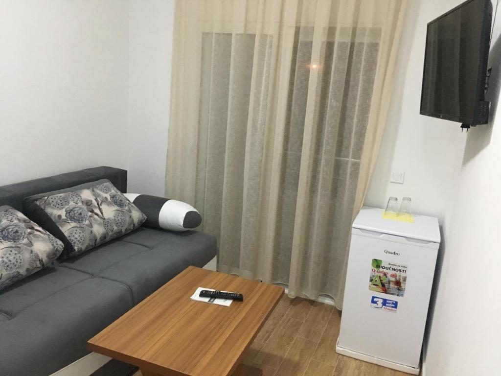 TV a/nebo společenská místnost v ubytování Robi Apartments