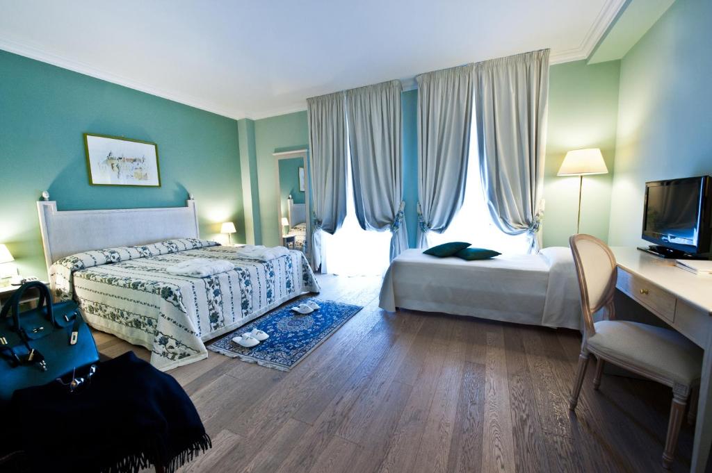 Postel nebo postele na pokoji v ubytování OSTUNI PALACE - Hotel Bistrot & SPA